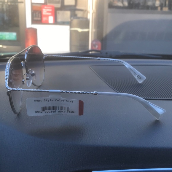 Marc Jacobs - Picture 3 of 8